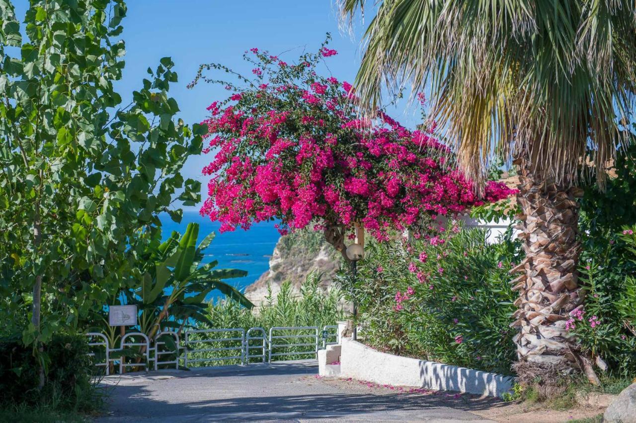 Hotel Villaggio Stromboli Санта-Доменіка Екстер'єр фото