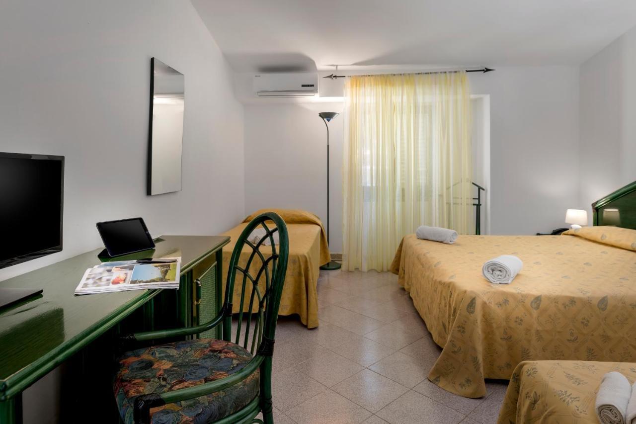 Hotel Villaggio Stromboli Санта-Доменіка Екстер'єр фото