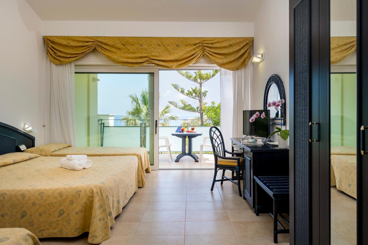 Hotel Villaggio Stromboli Санта-Доменіка Екстер'єр фото